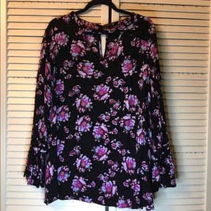 Black pink aqua floral size 22 ruffle sleeves top Lane Bryant V neck detail